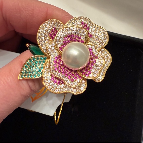 EYECANDY Los Angeles Flower With Faux Pearl Brass CZ Adjustable Ring - Picture 11 of 13